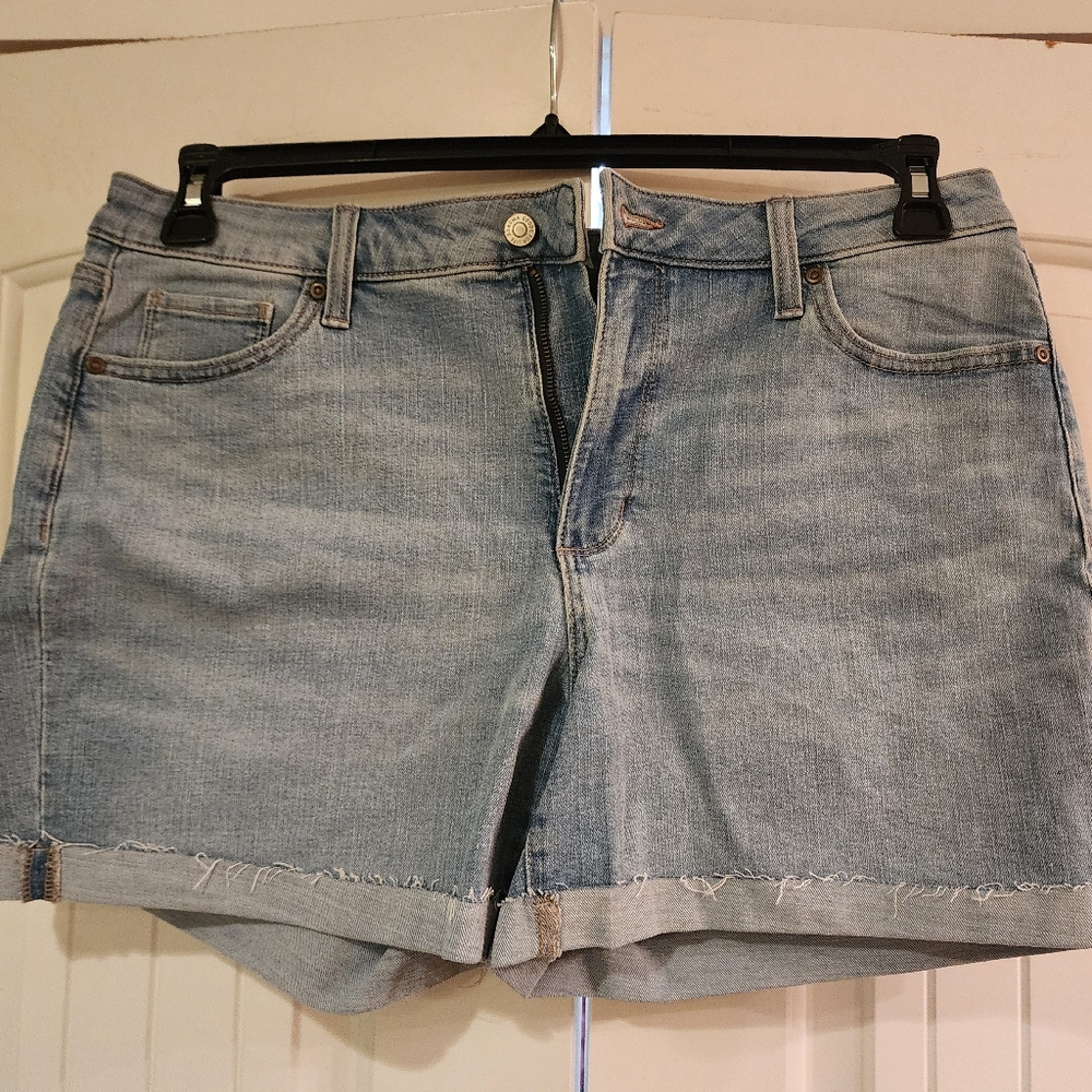 NWOT Sonoma Curvy Mid Rise Roll Cuff Shorts